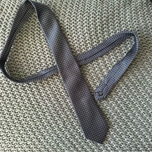 Kenneth Cole Navy/Gray Geometric Silk Tie